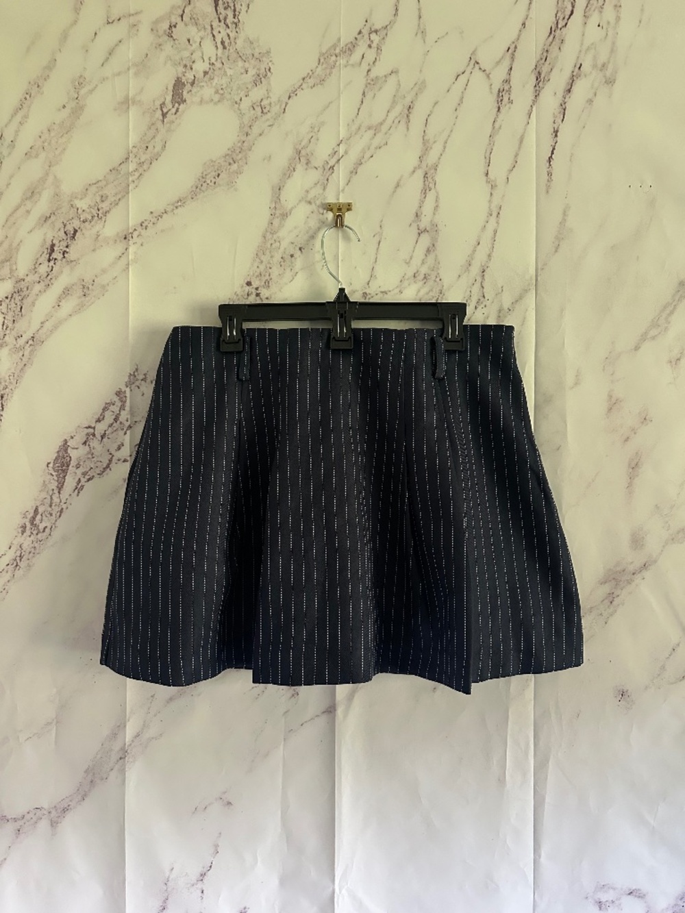 VICI - NAVY BLUE PINSTRIPED PLEATED SKIRT WOMENS XL
